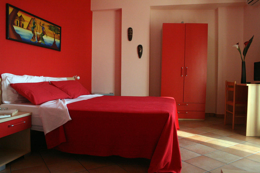 Splash'S Rooms Spadafora Quarto foto